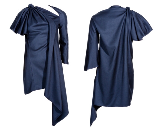 Pitour: Asymmetrisches Wollkleid mit Faltenwurf | asymmetrical wool dress with cascading elements